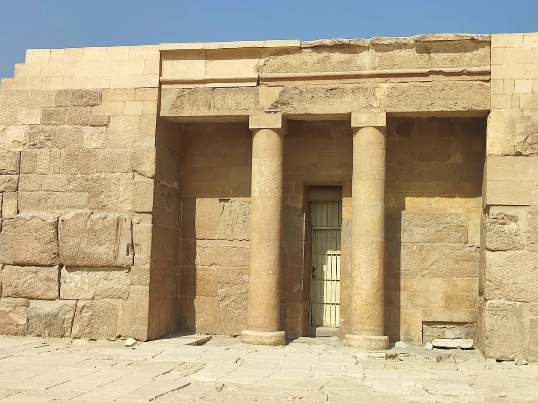 Путешествие было очень интересным и увлекательным. В назначенное время водитель забрал нас из отеля, и мы