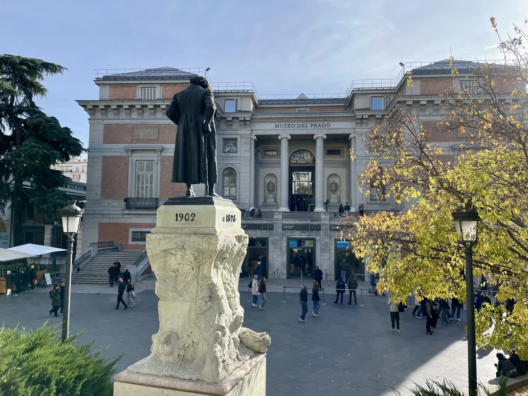 Экскурсию по Прадо для нашей семьи провела прекрасная Ирина, которая совершенно поразила нас, родителей, умением увлечь