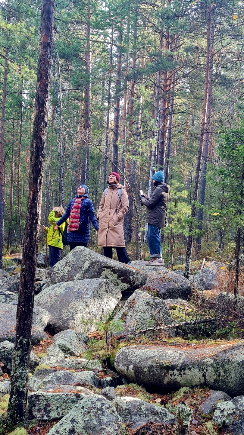 Волшебный день в Исетском лесу с гидом-волшебником Алексеем! Мы слушали тишину, терли пихту, ели шишки и
