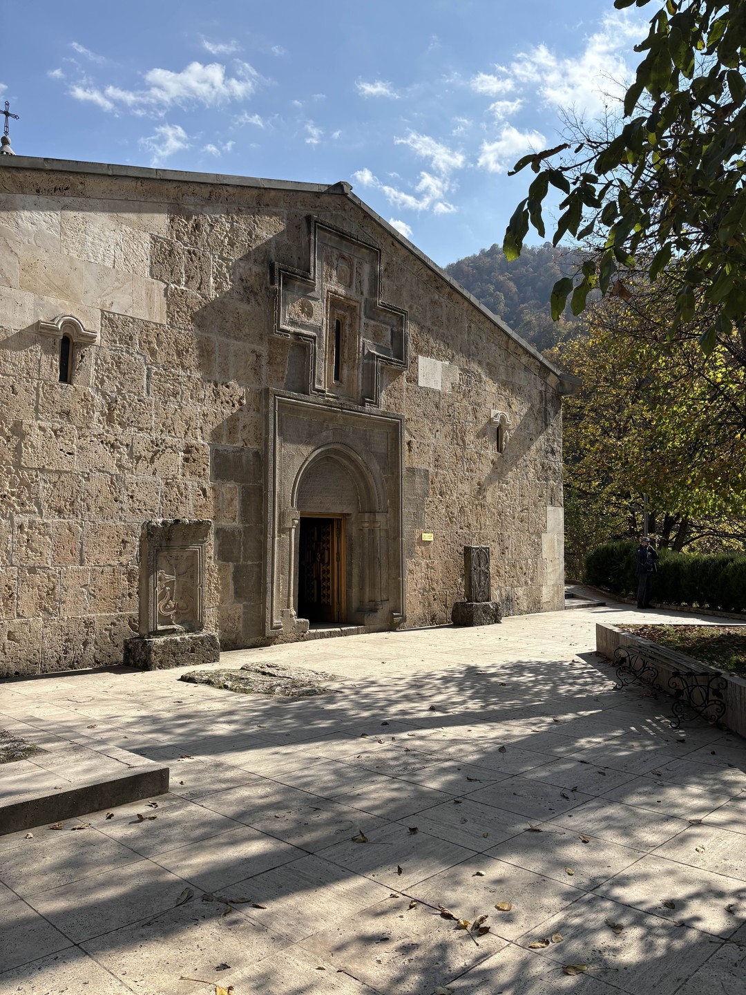 Большое спасибо Эдуарду за экскурсию! Очень интересные рассказы, полезные советы по Еревану. Во время экскурсии также