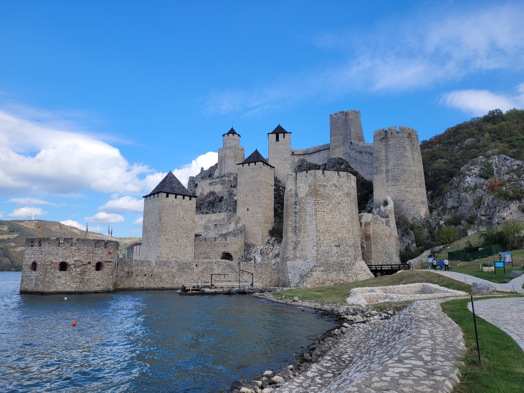 Прекрасный маршрут, интересный рассказ, море впечатлений. Мы посетили с Сашей 3 необыкновенно интересных места: Виминациум и