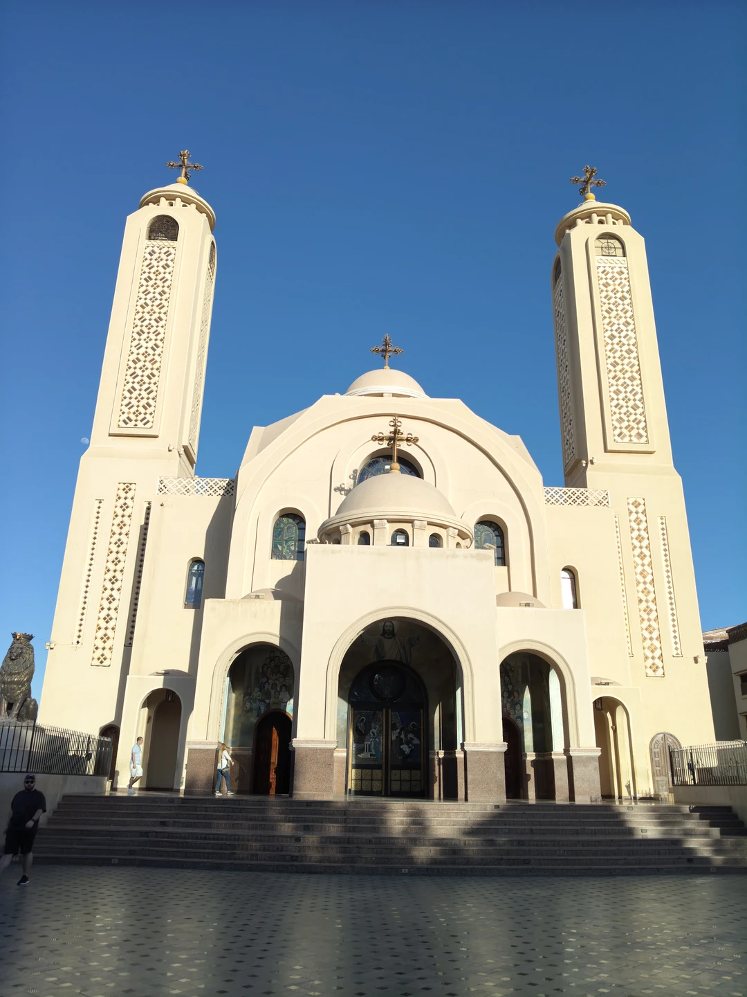 Всё понравилось, экскурсия содержательная, много интересных фактов и историй, гид с юмором. Конечно маловато времени, чтобы