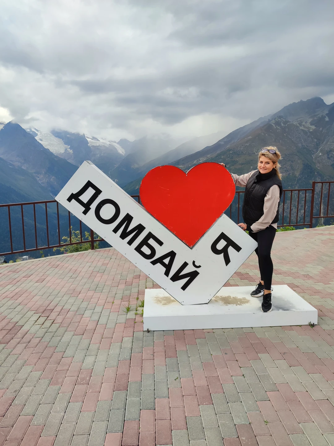 Путешествие очень понравилось! Впервые оказались здесь вообще. Приехал наш гид Дмитрий, он же водитель на комфортабельной машине👍