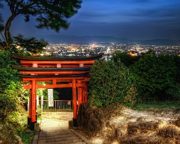 Переезд в Киото, музей самураев, святилище Фусими Инари и встреча заката