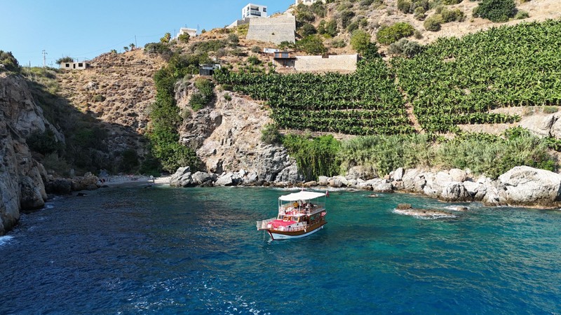 Прогулка на катере к бухтам Газипаши из Аланьи