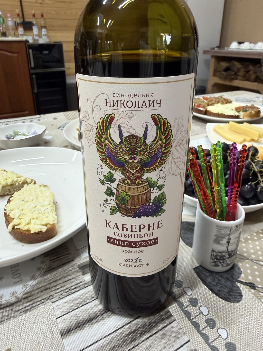 Отличная дегустация! Винный набор из пяти образцов гармонично раскрывался: каждый сорт постепенно переходил от легких фруктовых