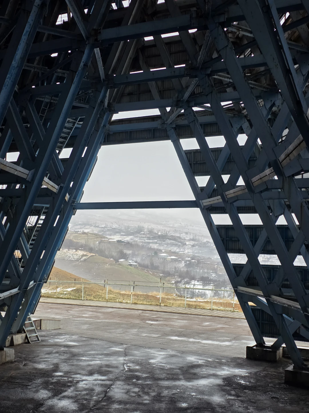 Андрей очень интересный человек и потрясающий рассказчик. Институт Солнца на нас произвёл очень сильное впечатление. Горы