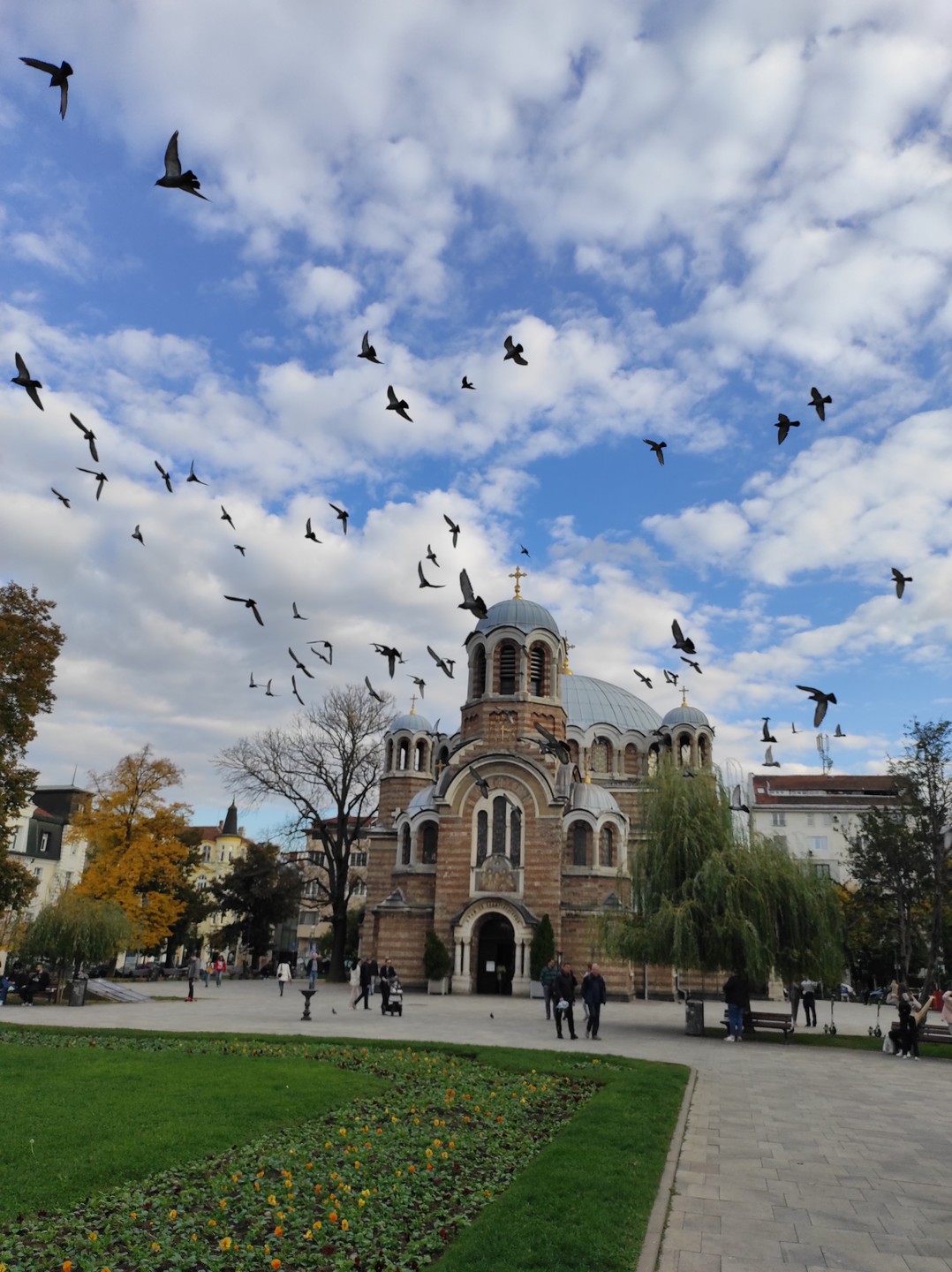 Нам очень повезло с погодой и с нашим гидом Ларисой. Мы узнали много интересного о истории