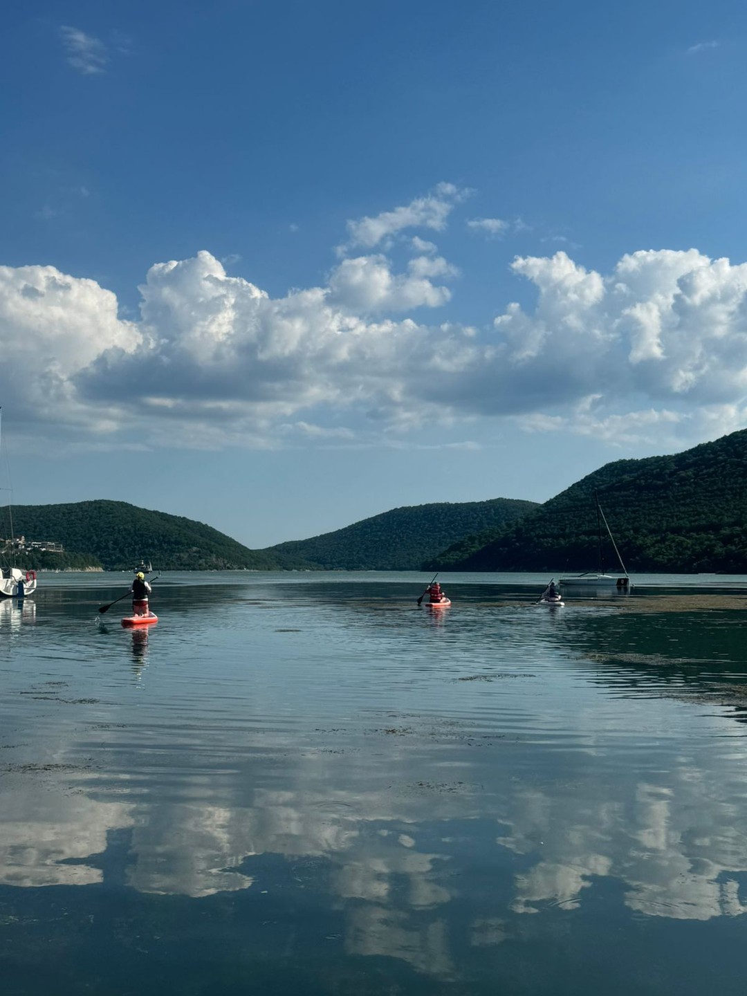 Замечательный день с очень интересным экскурсоводом и просто приятной девушкой,Еленой. Пешая прогулка по эко-тропе,в тени деревьев