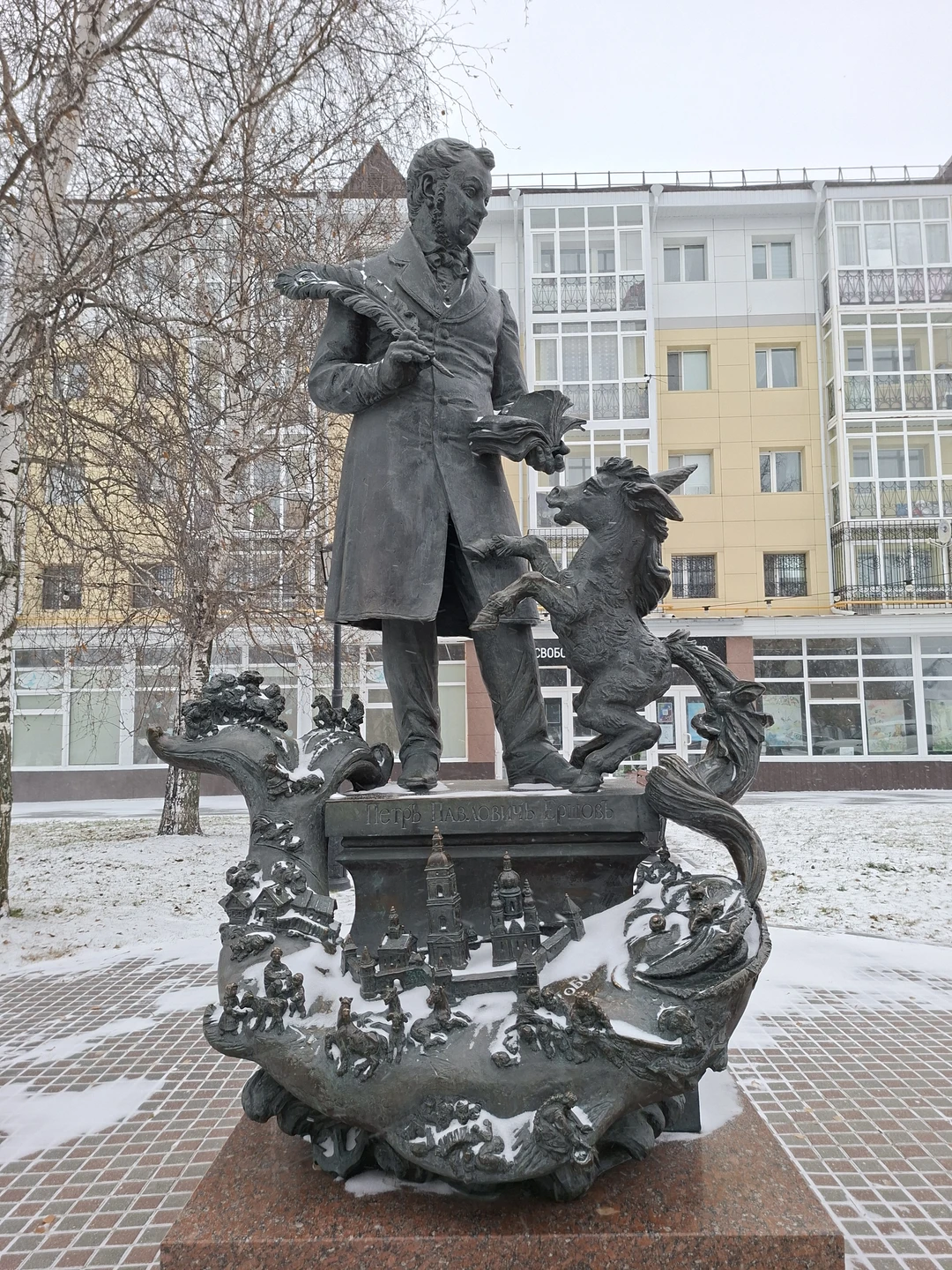 Наталья провела для нас чудесную прогулку по верхнему и нижнему Тобольску. Очень опытный гид с глубокими