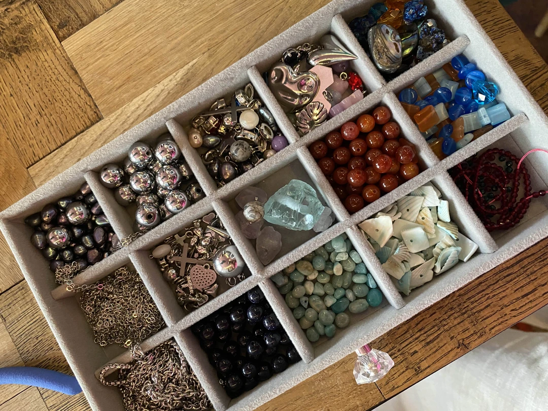 Были на мастер классе с дочкой 16 лет. Обе в восторге! Анна, моментально заинтересовала нас процессом