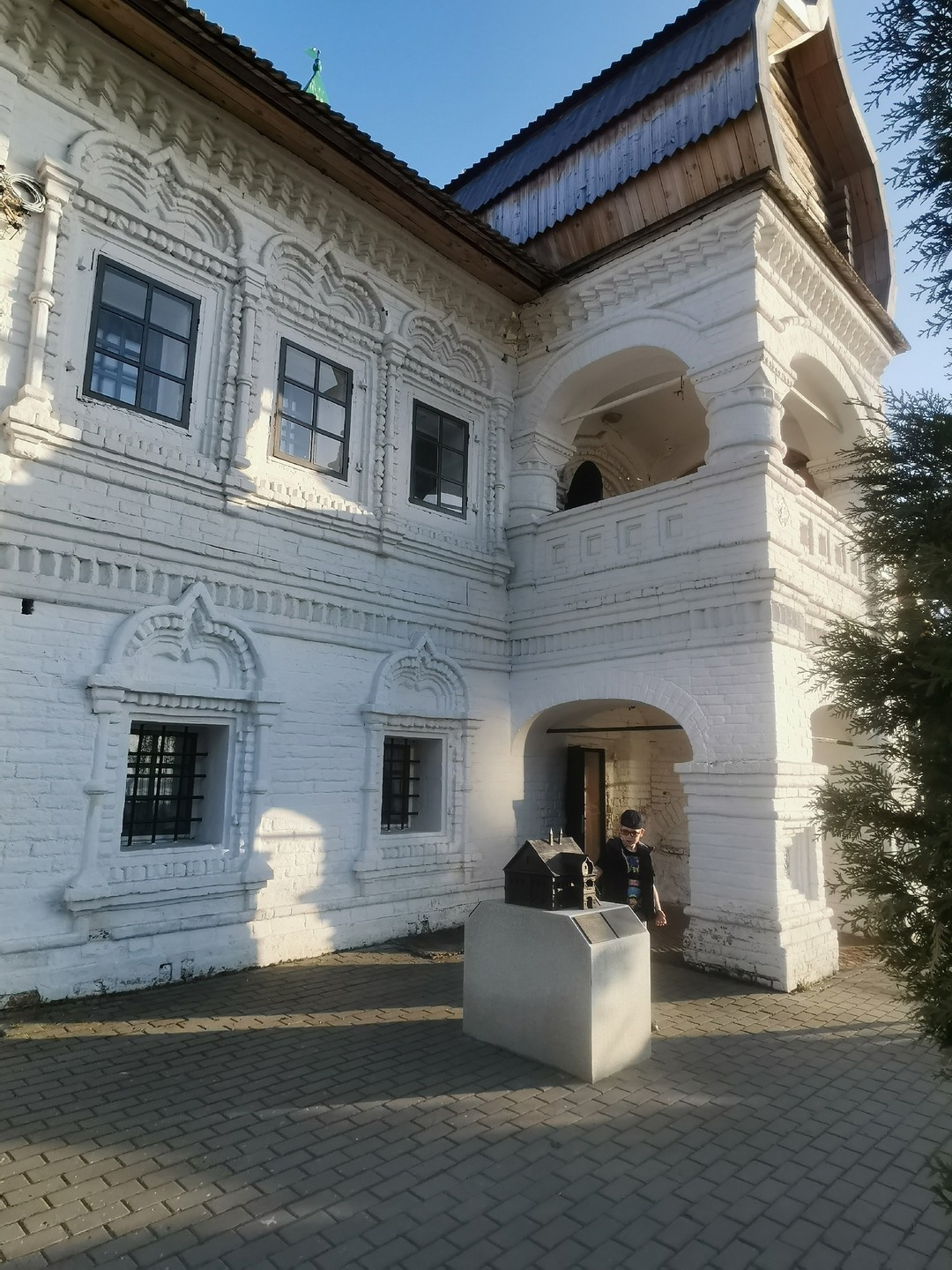 Спасибо Виктории, экскурсия на одном дыхании, интересно, красиво, погода как по заказу. Нам рассказали о том,