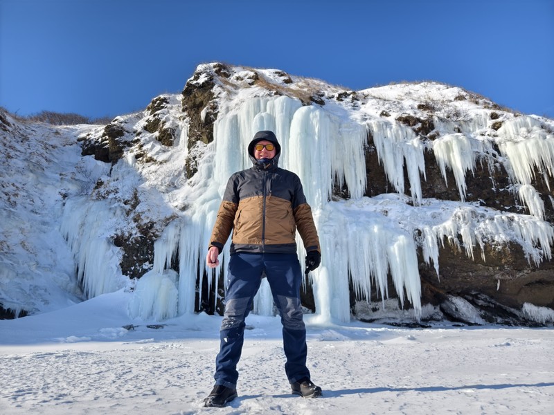 Бухта Тихая: ледопады хребта Жданко (из Южно-Сахалинска)