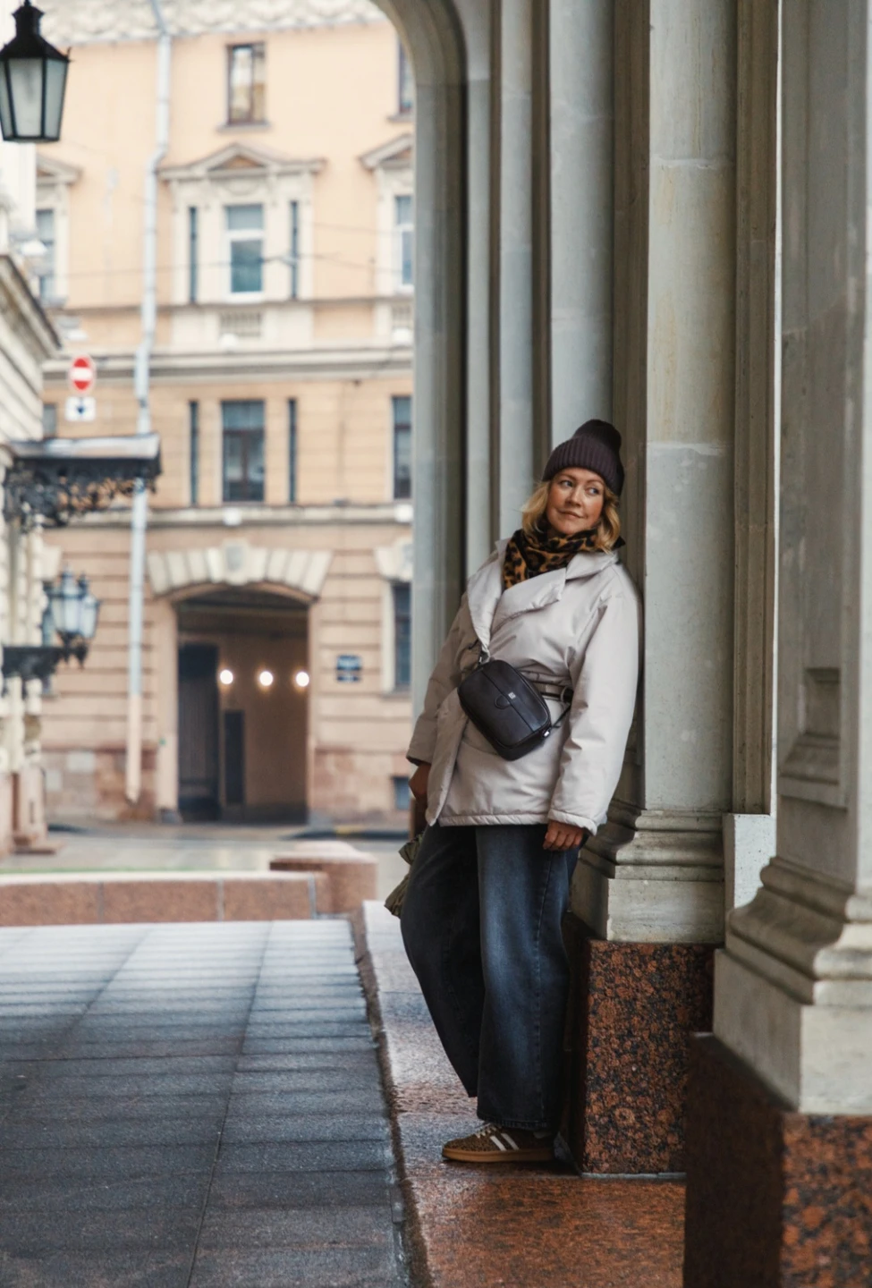 Огромное спасибо Александру за чудесную фотопрогулку, он смог поймать тот мистический свет в пасмурный день, который делает Питер таким особенным