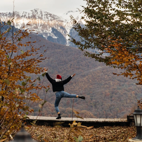 Женская перезагрузка в Красной Поляне с телесным терапевтом: практики, арт-терапия (всё включено)