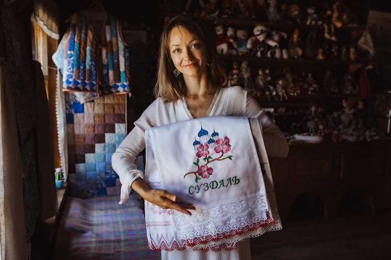 Женский профиль града Суждаль