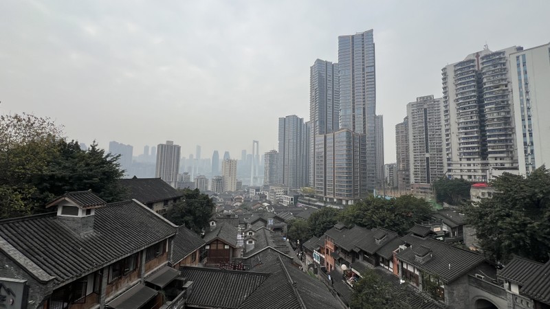 С нами работала Алина- чудесная заботливая девушка. Организовала нам все брони, такси. принесла с собой даже