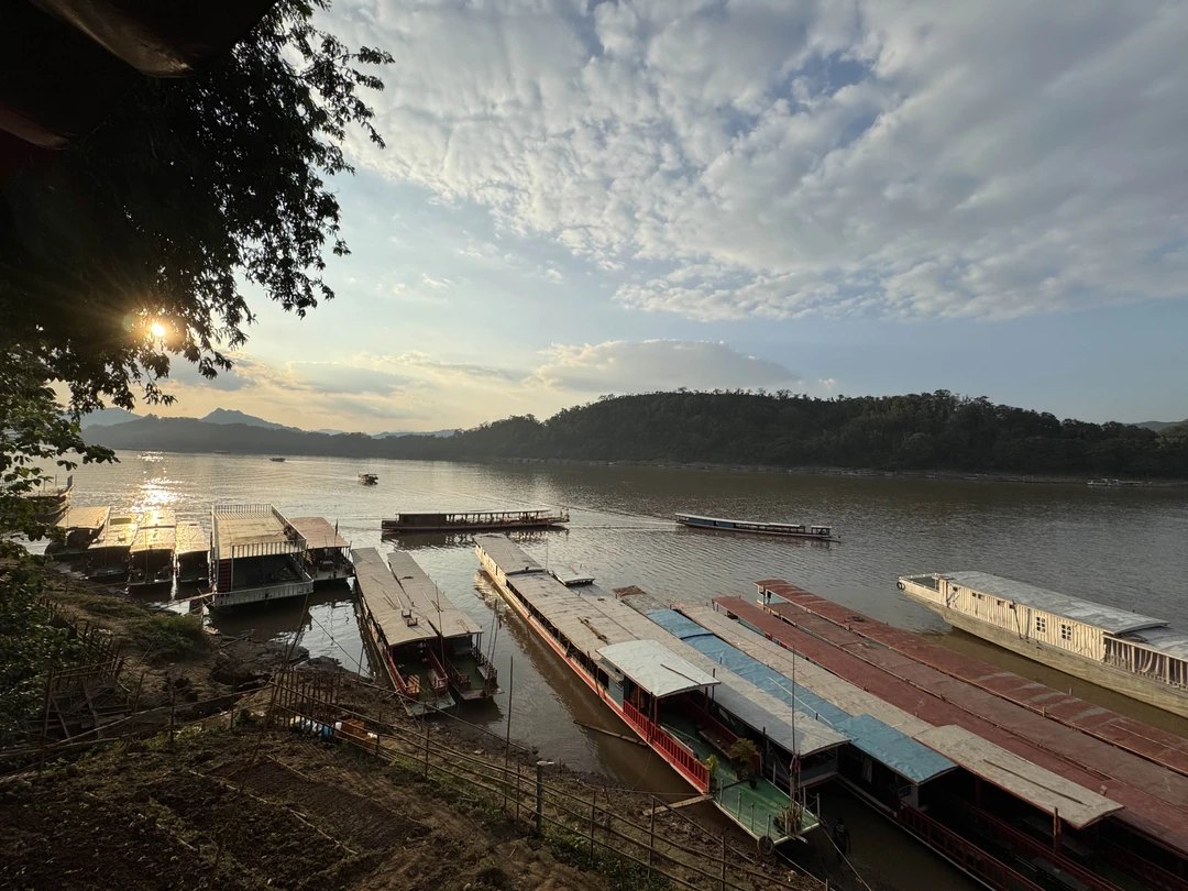 Огромное спасибо Елене за 3 насыщенных дня в Лаосе. Организовано все было на высшем уровне: логистика,