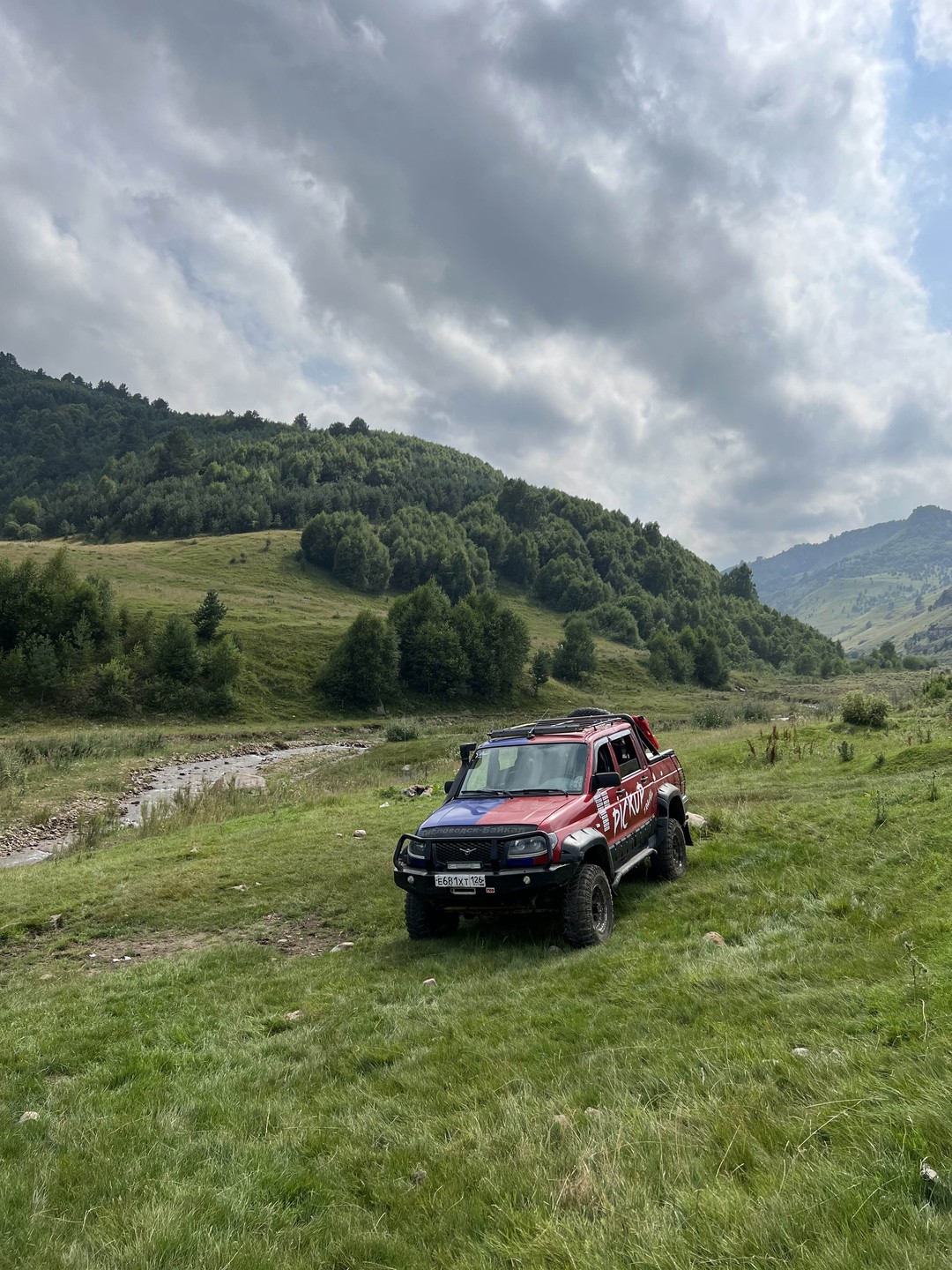 Экскурсия невероятная! У нас на замену был гид Денис. Всё было замечательно! Локации головокружительной красоты, Денис