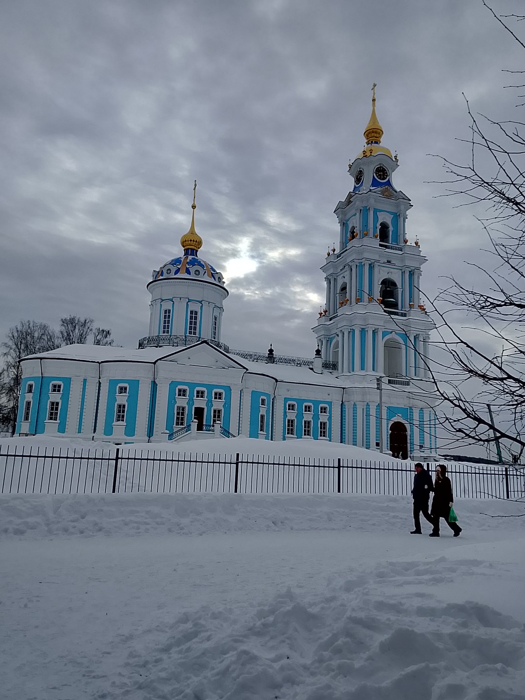 Мы посетили Кострому 22 февраля. Город встретил нас отличной солнечной погодой. Гид Елена точно в 13