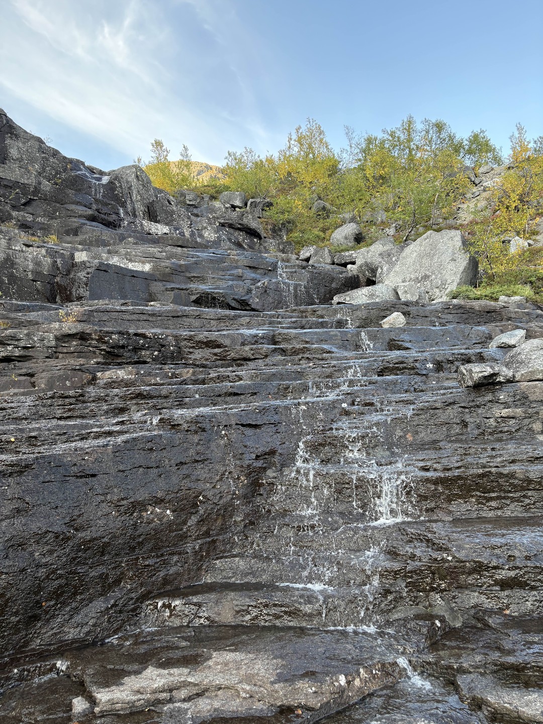 Замечательный гид. С первых минут сразу поняли, «наш человек»! Место красивое, гид замечательный, с погодой повезло