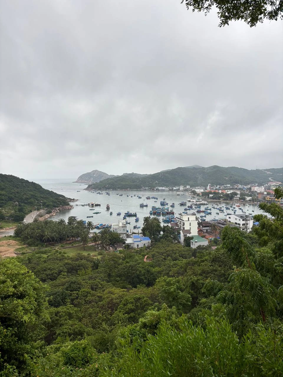 3 декабря 2025 года ездили с Вадимом на авторскую экскурсию в Фанранг. Экскурсия оставила самые положительные