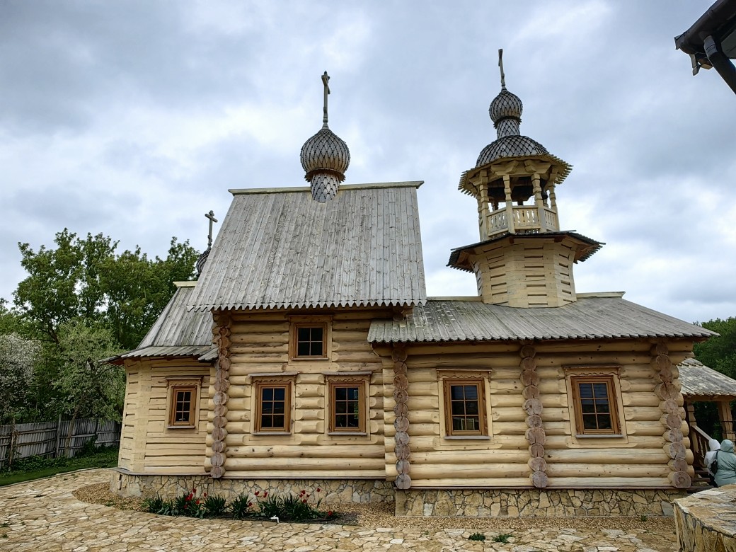 Экскурсия насыщенная. Впечатлений много. Сопровождал Виктор, балагур, неутомимый рассказчик всяких историй