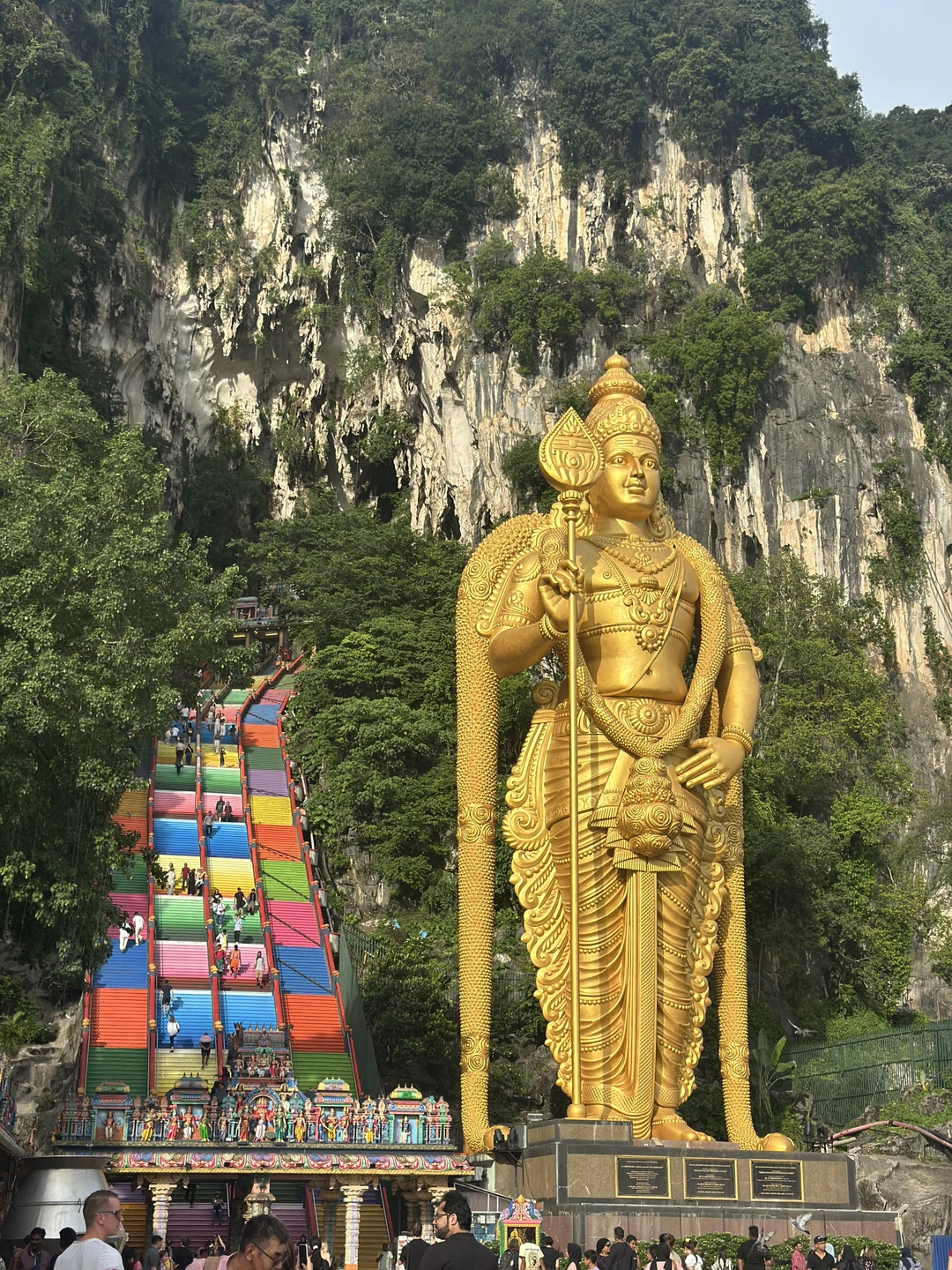 Долго выбирали экскурсию для более основательного знакомства с городом и остановились на этой, так как она