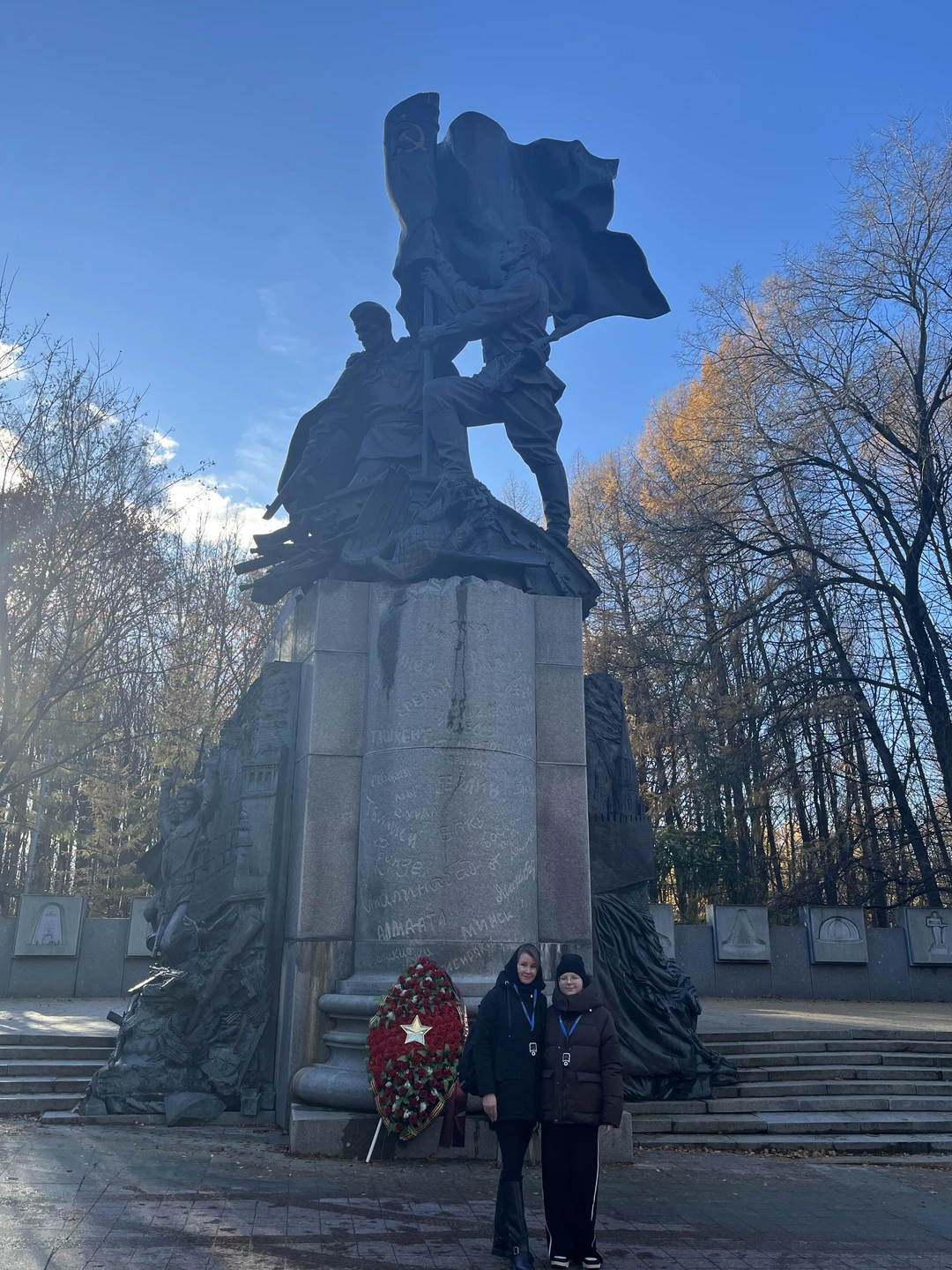 Хочется выразить благодарность экскурсоводу Маргарите. Она удивительно провела экскурсию для нас с дочкой 13лет по Парку