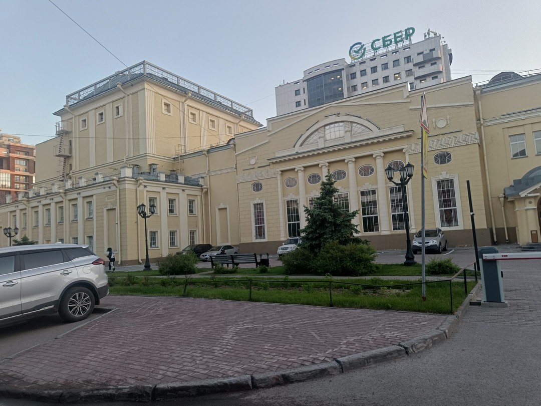 Хочу выразить огромную благодарность Виктору за вечернюю поездку по столице Сибири. Ваше великолепное знание каждого уголка