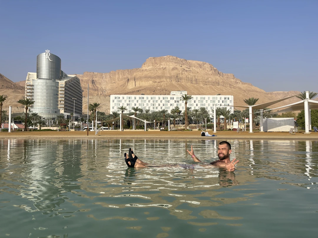 Я в первый раз в жизни ехал в Израиль,я безмерно рад этой возможности,я счастлив что побывал