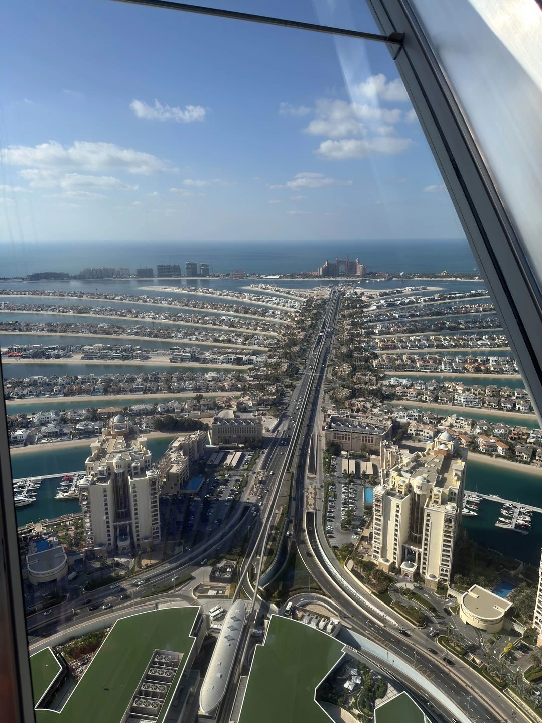 Мы остались очень довольны. Экскурсия превзошла наши ожидания. У нас был очень профессиональный гид Амир