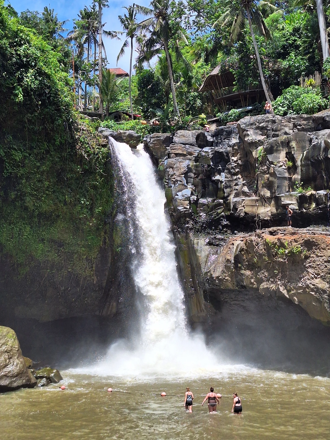 Это наш первый приезд на Бали и первая экскурсия. Нам очень понравилась поездка. Прекрасный автомобиль, аккуратный