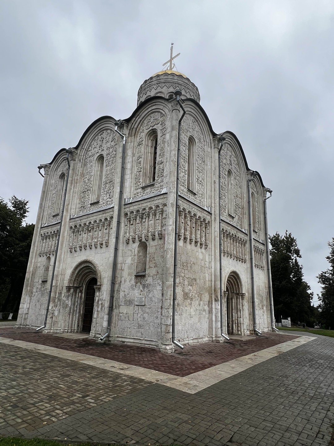 Экскурсию проводила Марина. Понравилось очень! Материал структурирован, доходчив. Мы достаточно далеки от истории и во Владимире