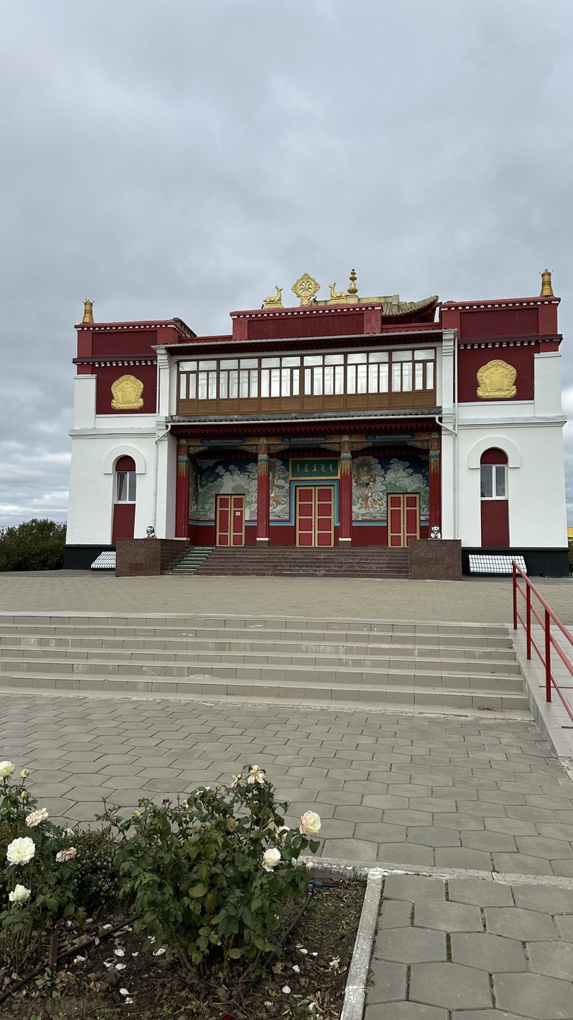 Большое спасибо Константину за экскурсию. Нам было на столько интересно послушать про буддизм и историю Калмыкии