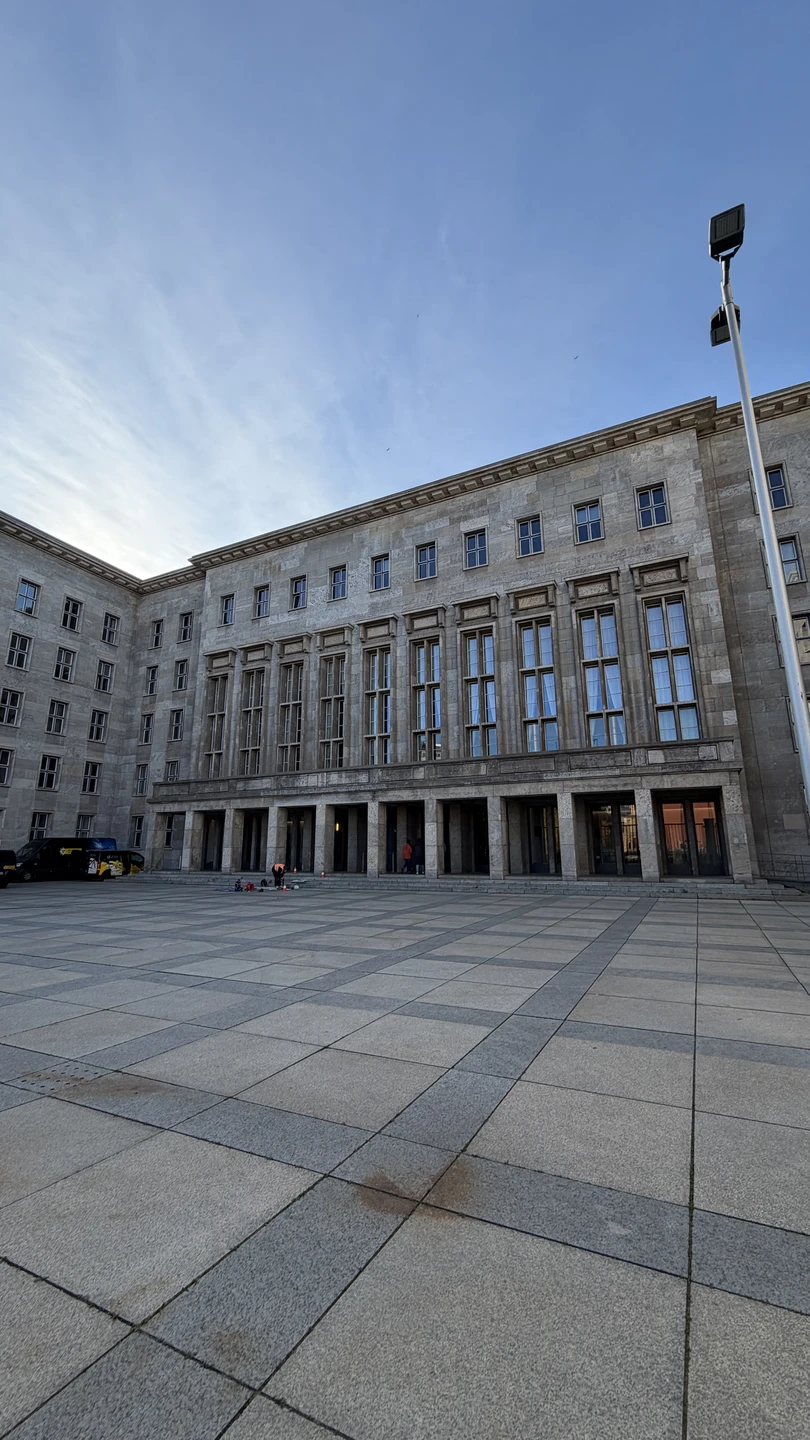 Нам очень понравилась экскурсия с Лизой, пазл начал складываться, потому что без экскурсии, без живого общения