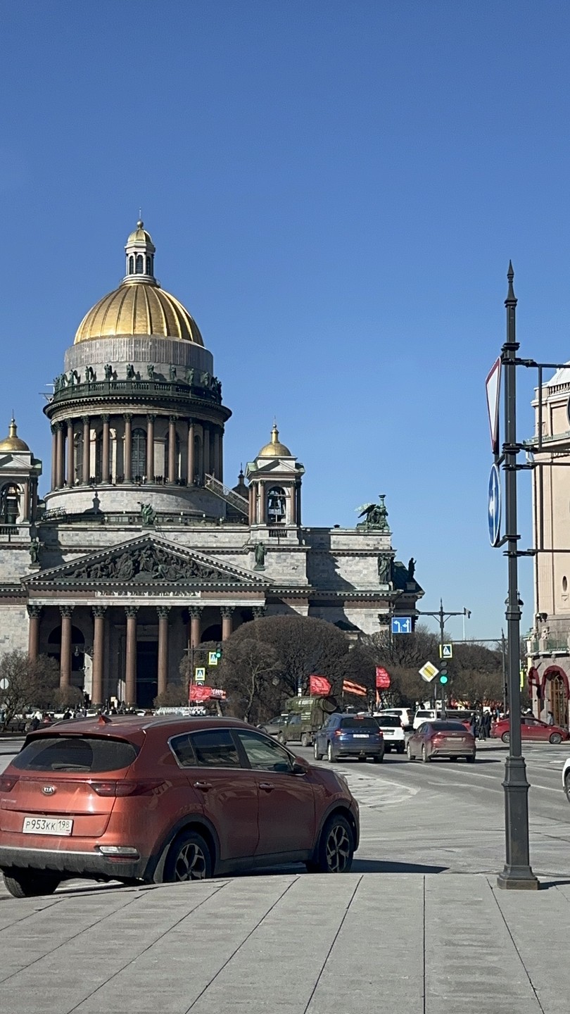 Все очень понравилось- сама экскурсия, маршрут, подача материала великолепная- интересно было всем. В целом, очень приятная