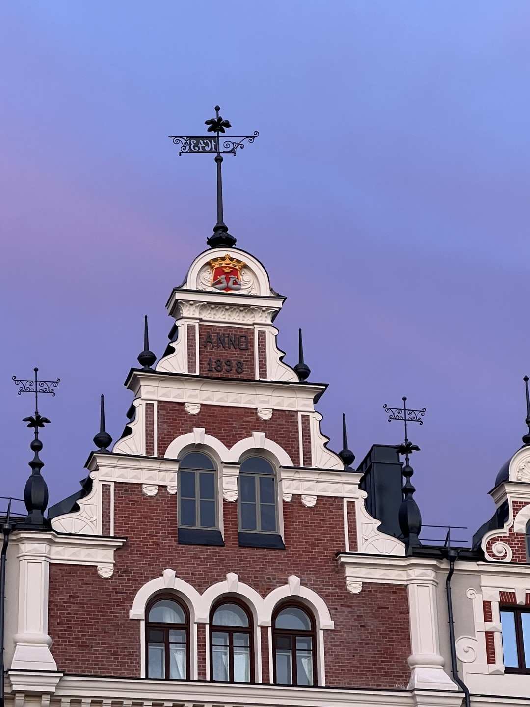 Благодарю Владимира за увлекательную прогулку по вечернему Выборгу, за такое количество новых интересных исторических фактов! Это