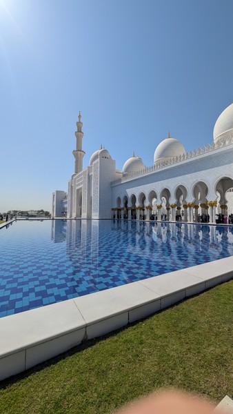 Идеальный баланс между роскошью и колоритом: индивидуальный тур с Азамом подарил нам Абу-Даби без купюр! Мы