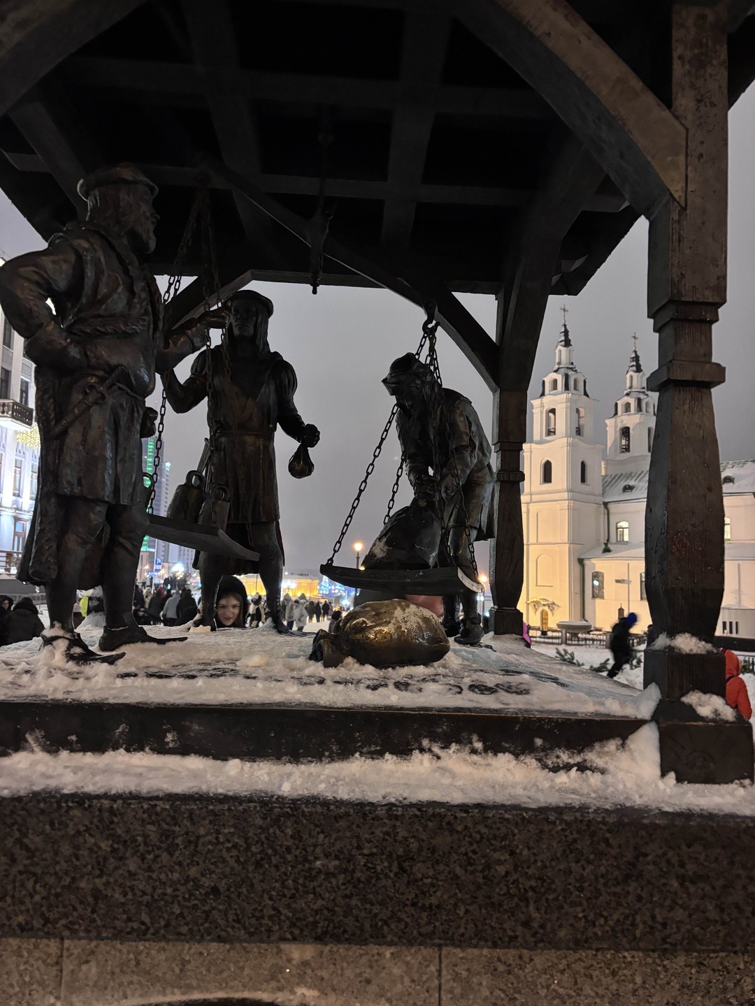 Замечательный экскурсовод, к сожалению имени не запомнила,отличная и очень познавательная экскурсия! От всей души советую.