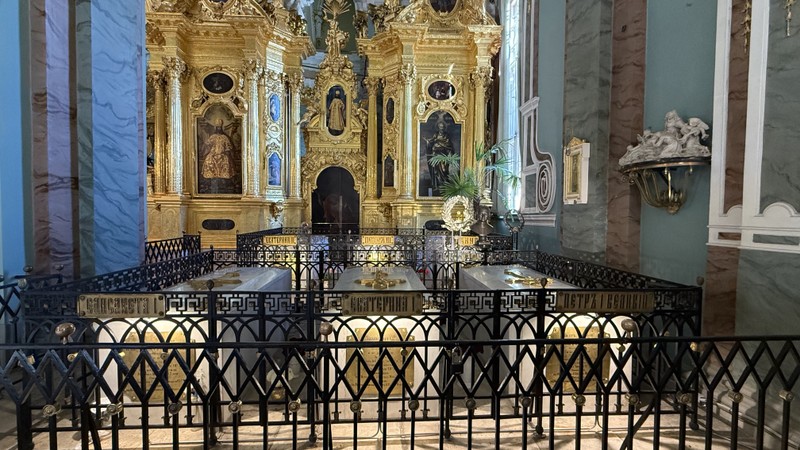 Были вдвоем с подругой, нам все ооочень понравилось. Кирилл очень интересно рассказывал, дополнительно отвечал на различные