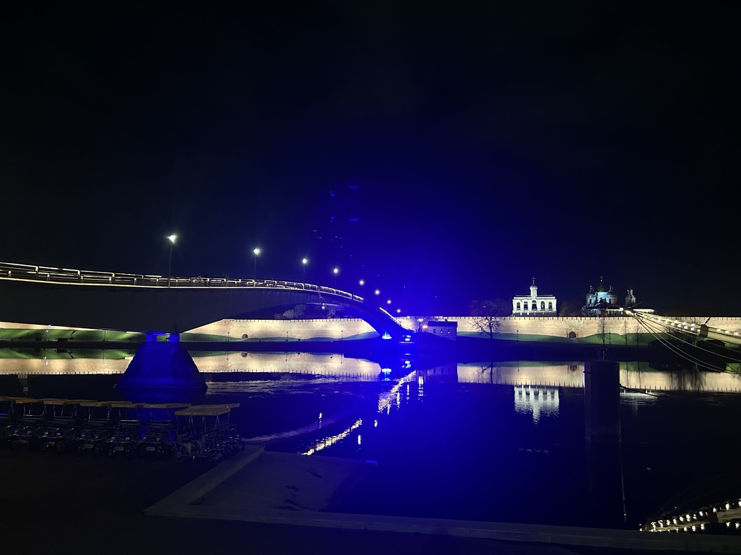 Два центра Великого Новгорода: кремль и Ярославово дворище в мини-группе (Алина)