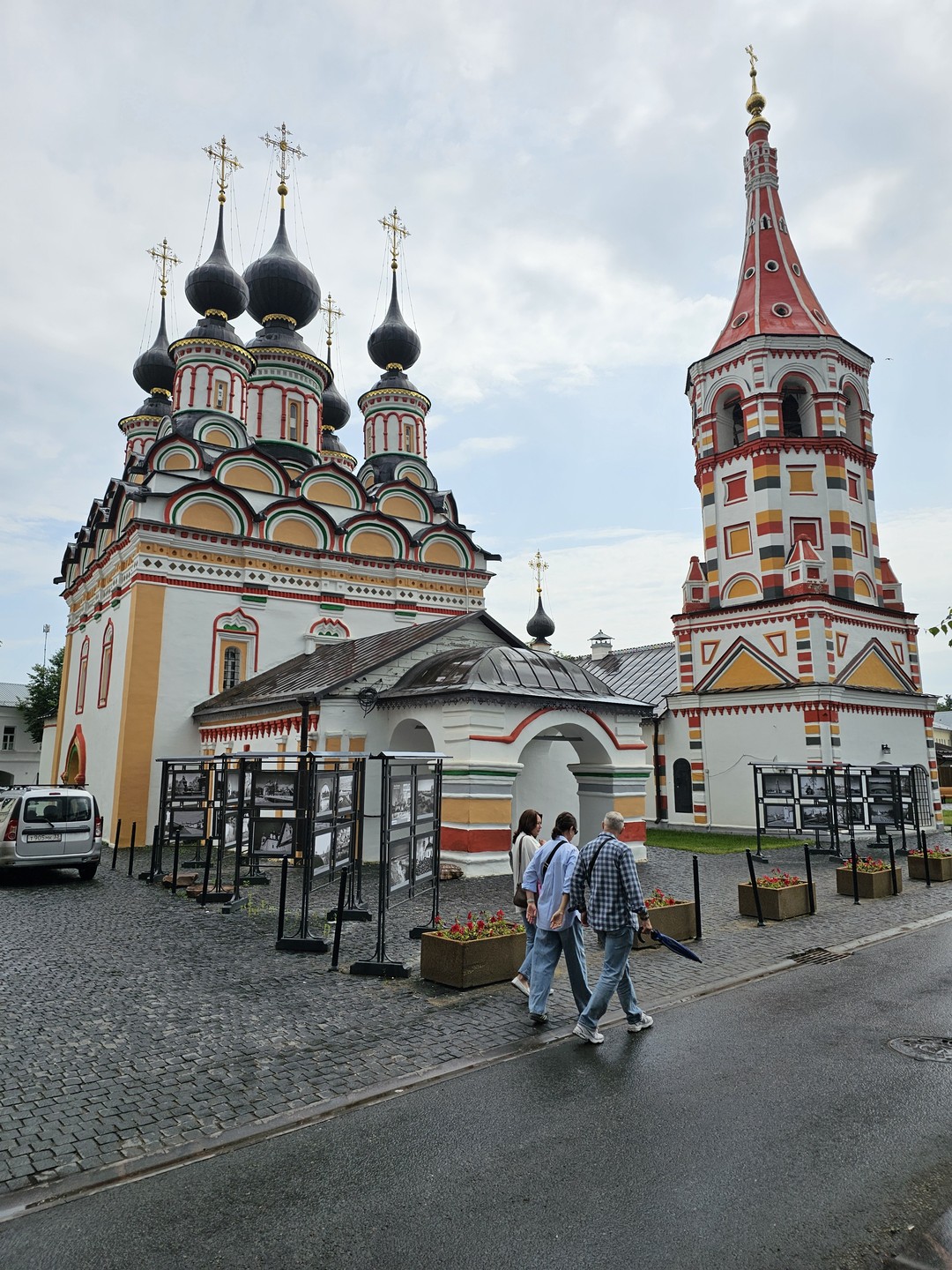 Анна не только интересно рассказывает об истории города и людях проживавших в нём но она рассказала