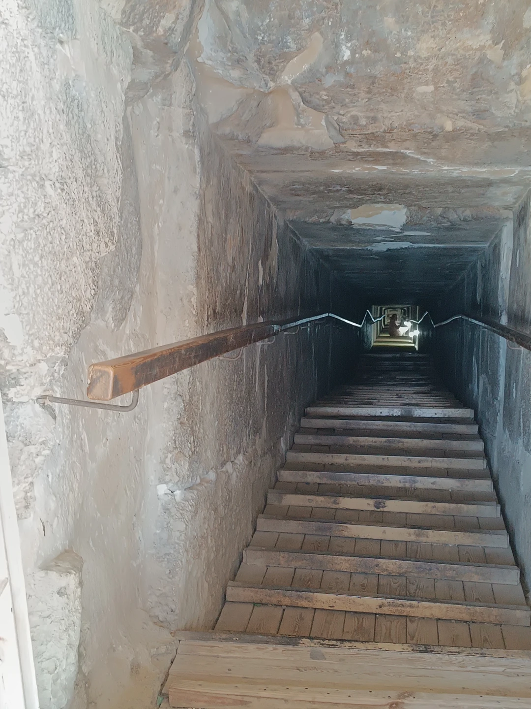 Это было невероятное и уникальное путешествие! Гид отличный рассказчик (+хорошо знает русский язык). Он погрузил нас