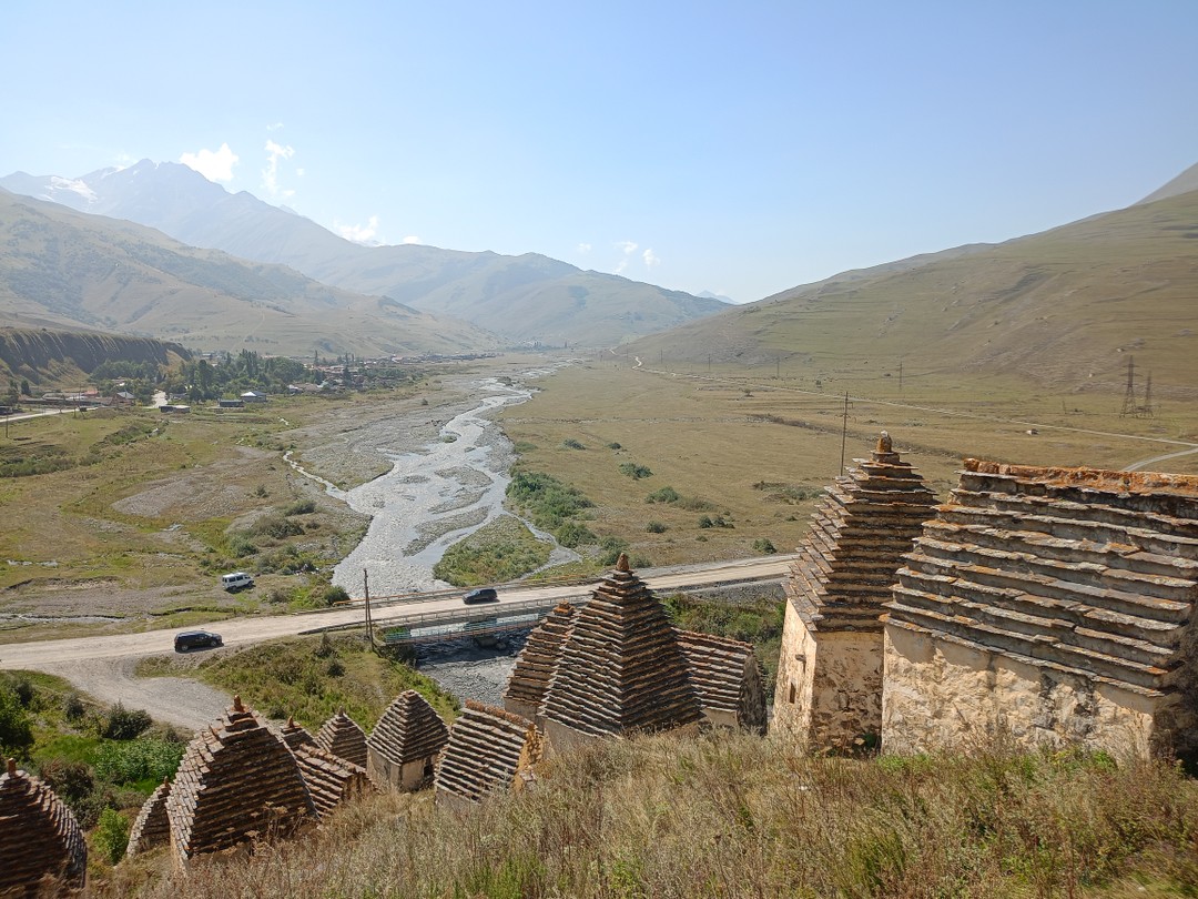 Посетили много прекраснейших мест, спасибо Ильясу за чудесную поездку! Автомобиль очень комфортабельный (ниссан минивен), водитель аккуратен.