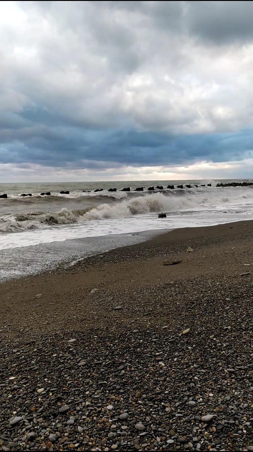 Прекрасное расположение, уединение в полной мере. Чудесная, живая природа. Благоприятный горный и морской воздух. Великолепные пейзажи.