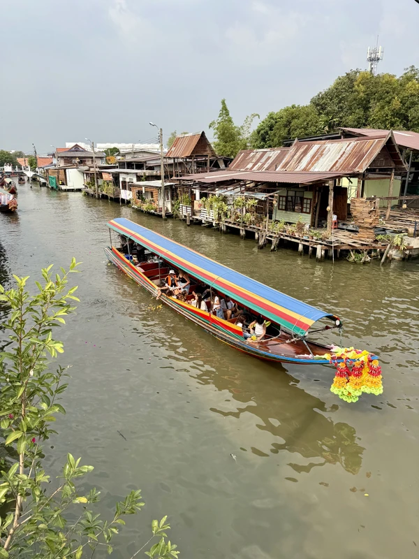 По Бангкоку - всей семьёй