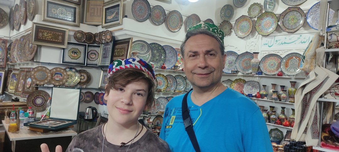 Большая благодарность Оксане, за отлично проведенную экскурсию. Было очень душевно и интересно. Целый день были окружены