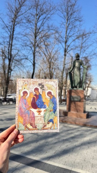 Вместе с семьей посетили данную экскурсию. Очень символично было гулять по просыпающимся от зимы улицам под