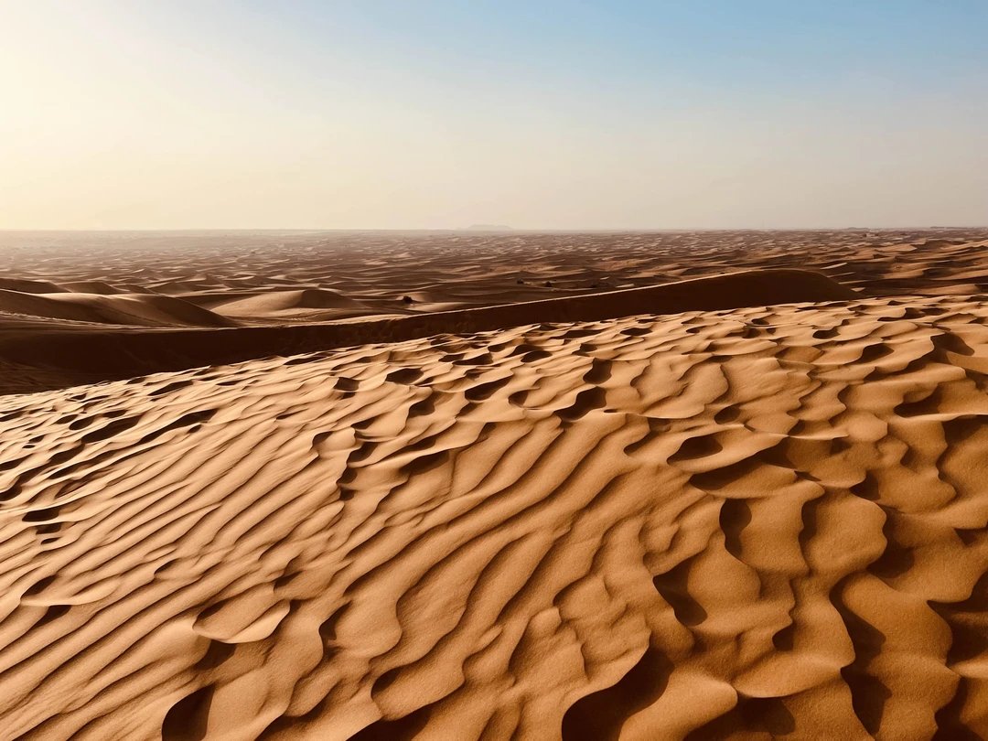 Полёт на вертолёте - это супер! Брала 17 мин - оптимально. В пустыне очень понравилось, песок